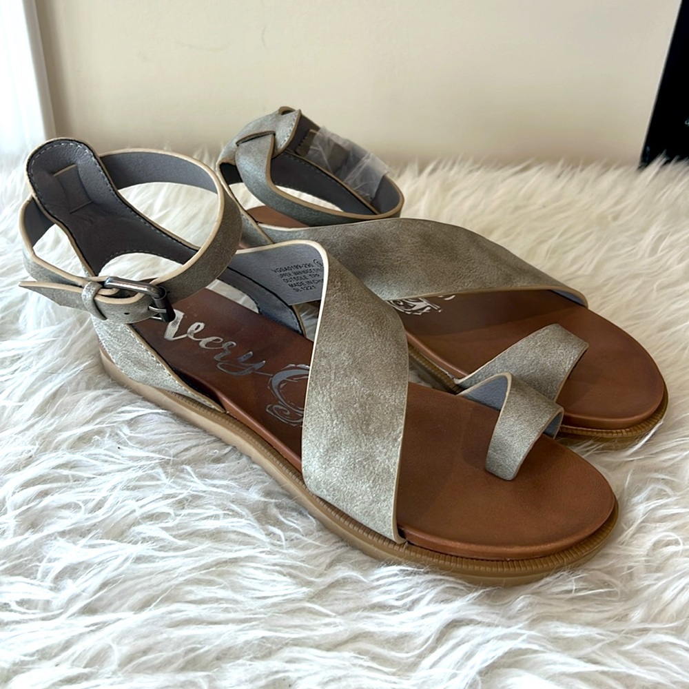 Very G sandals